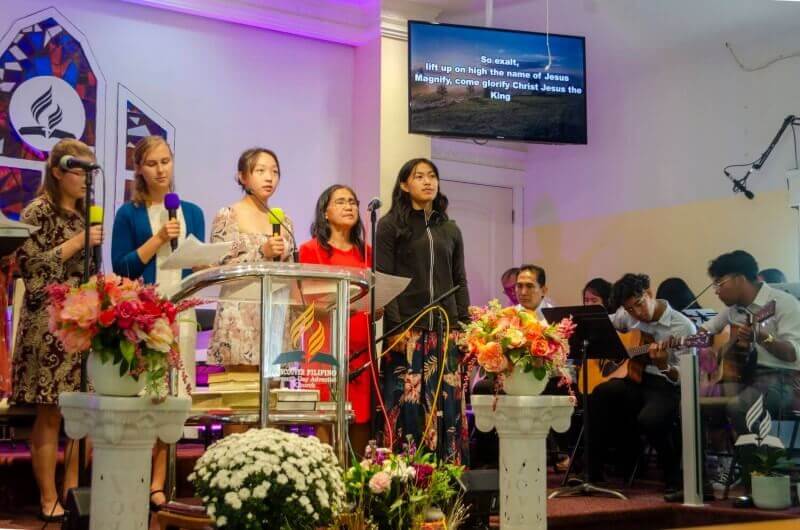 Singing during Hymnal service