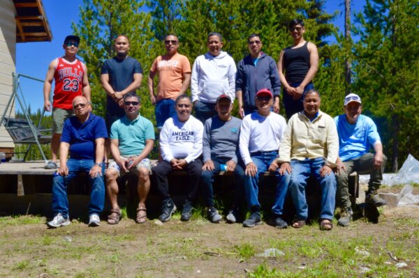 Men's outing group photo with cheering