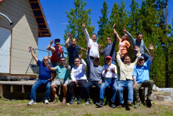 Men's outing group photo with cheering