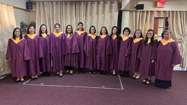 Women's choir standing all together for a photo